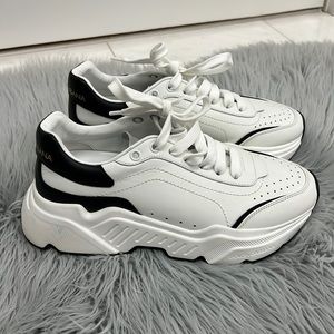 Dolce & Gabbana sneaker for women in size 8. Only used TWICE.